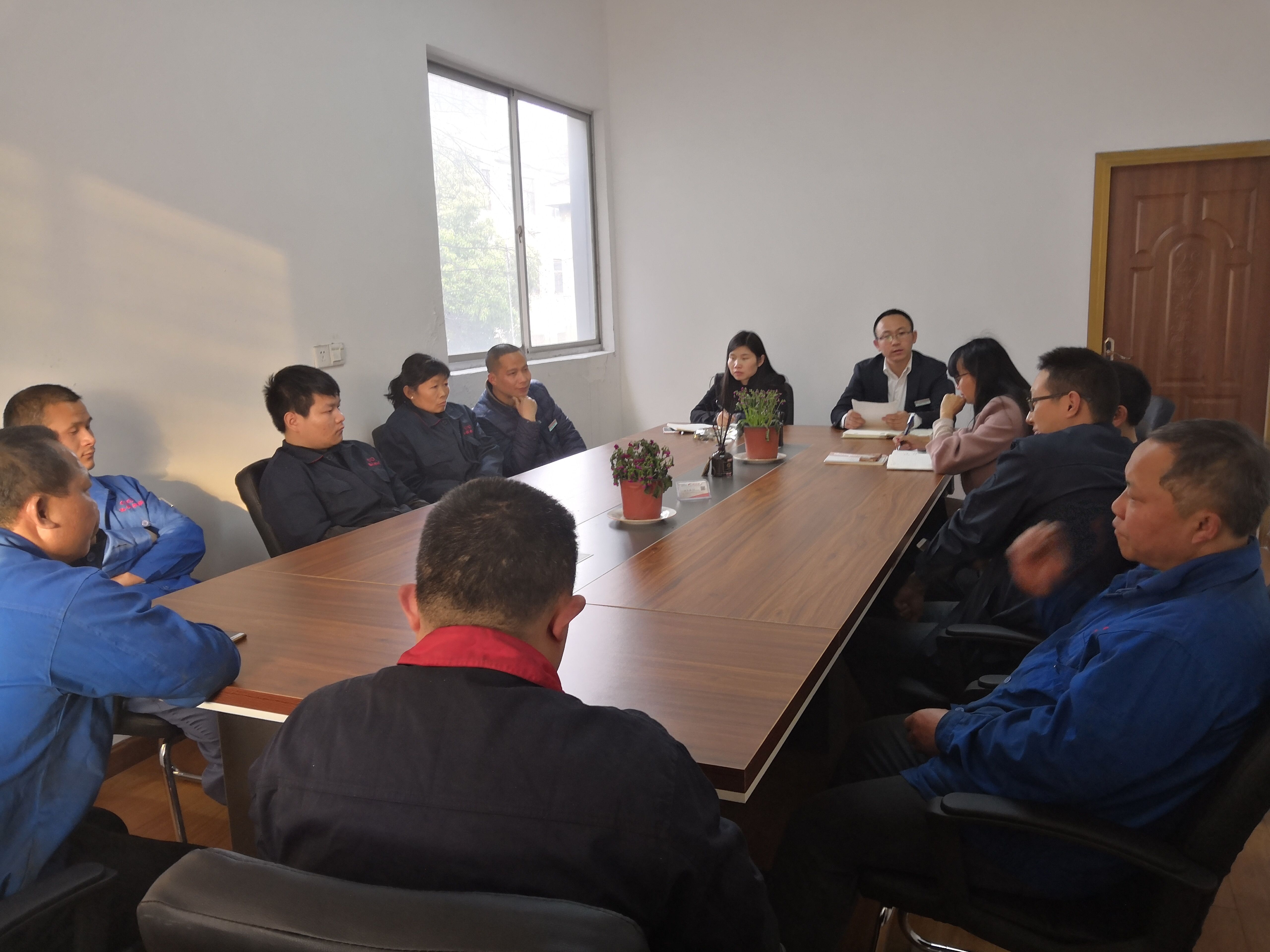 騰創(chuàng)團(tuán)隊(duì)會議